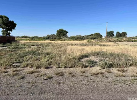20 Smoke Tree Ln, Yerington, NV 89447