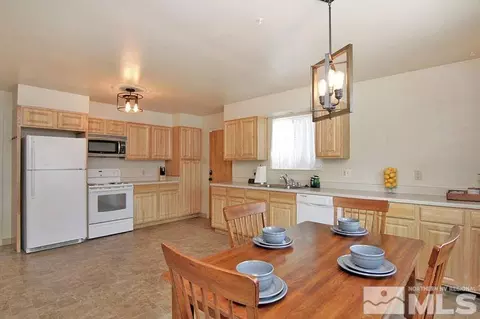 582 E St, Sparks, NV 89431 photo 5