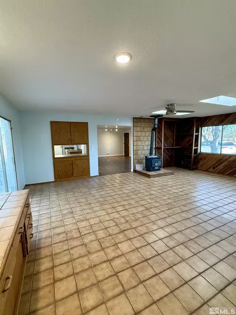 Living - 255 Drumm Ln, Fallon, NV 89406 photo 4 of 6