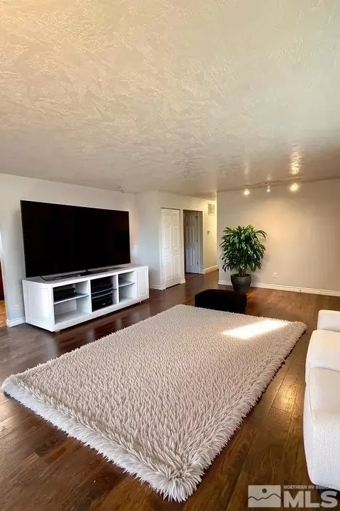 Living - 255 Drumm Ln, Fallon, NV 89406 photo 1 of 6