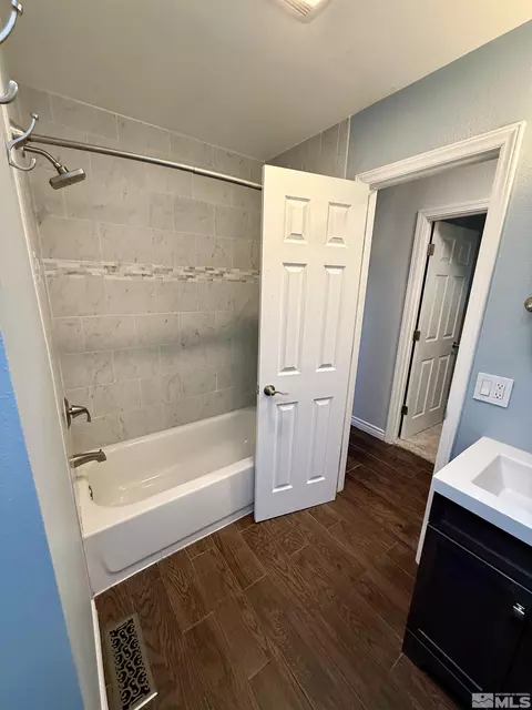 Bath - 255 Drumm Ln, Fallon, NV 89406 photo 3 of 4