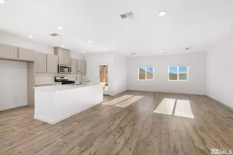 1015 Tamarack Ct, Fallon, NV 89406 photo 4