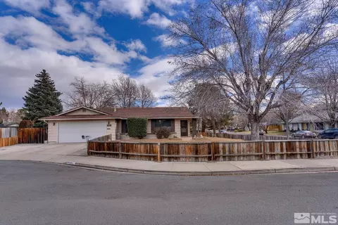 880 Briargreen Ct, Sparks, NV 89434