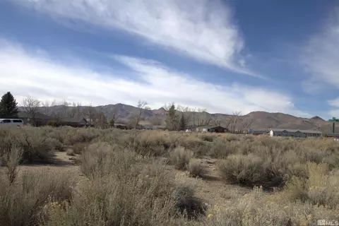 7 Calico Hills Ln, Yerington, NV 89447