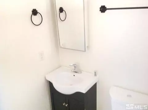Bath - 629 Sinclair St, Reno, NV 89501 photo 2 of 3
