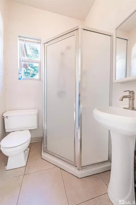 Bath - 629 Sinclair St, Reno, NV 89501 photo 3 of 3