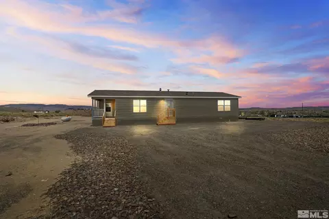1105 Idaho Ave, Silver Springs, NV 89429