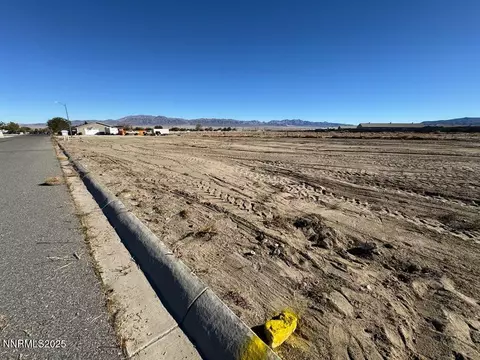 230 Sage St, Hawthorne, NV 89415