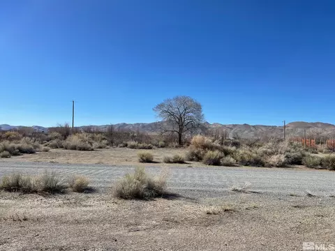 21 Calico, Yerington, NV 89447