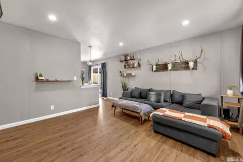 3335 Everett Dr, Reno, NV 89503 photo 4