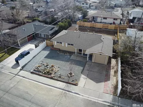 3335 Everett Dr, Reno, NV 89503 photo 2