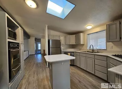 16355 Rhyolite Cir, Reno, NV 89521