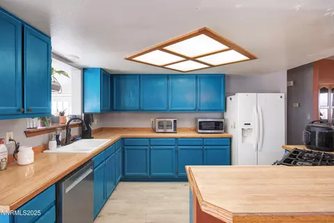 Kitchen - 75 Bench Rd, Fallon, NV 89406 photo 2 of 2
