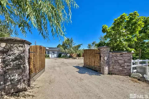18 Calcite Dr, Mound House, NV 89706