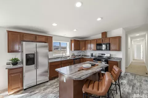 7545 Remington Rd, Silver Springs, NV 89429