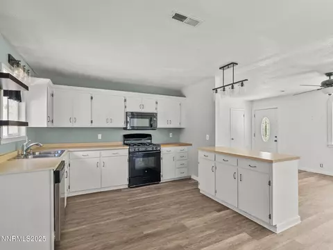 1713 Tionontati St, South Lake Tahoe, CA 96150