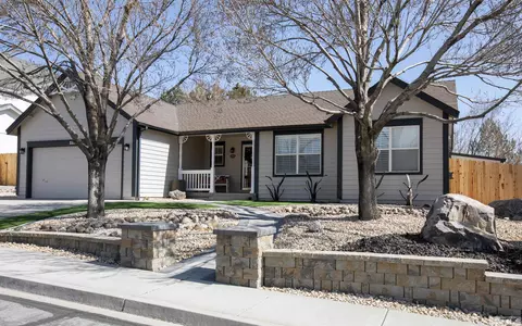 2335 Libero Dr, Sparks, NV 89436