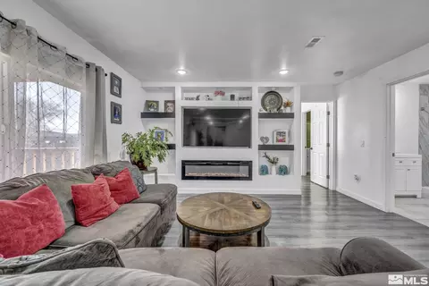 5775 Parker Pl, Sun Valley, NV 89433