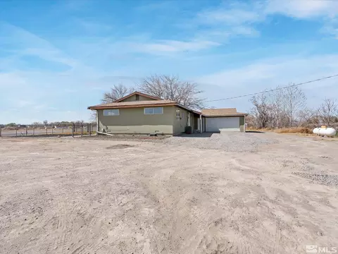 Exterior - 1515 Gummow Dr, Fallon, NV 89406 photo 7 of 10