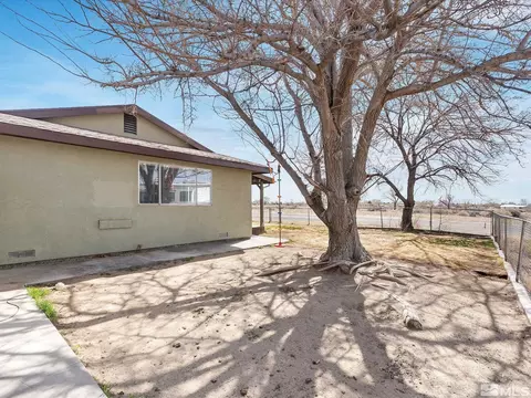 Exterior - 1515 Gummow Dr, Fallon, NV 89406 photo 4 of 10