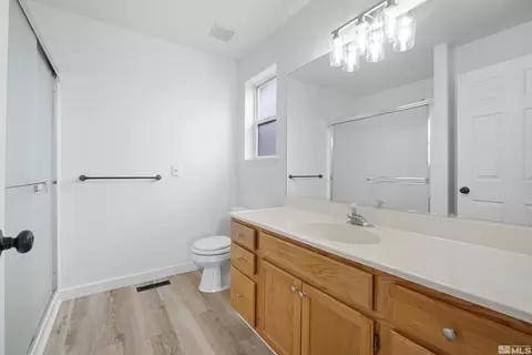 Bath - 604 Venturacci Ln, Fallon, NV 89406 photo 1 of 2