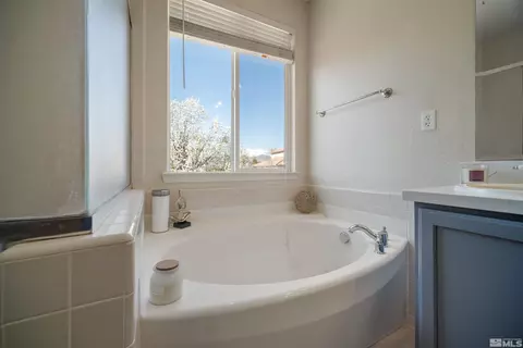 Bath - 2590 Spring Flower Dr, Reno, NV 89521 photo 1 of 4