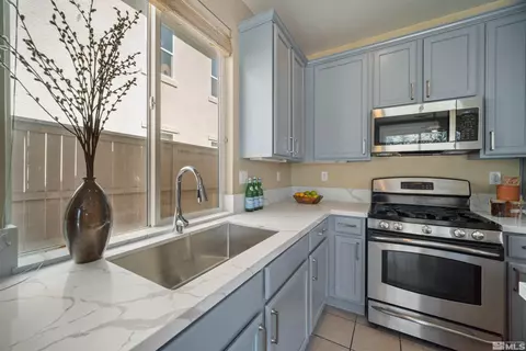 Kitchen - 2590 Spring Flower Dr, Reno, NV 89521 photo 4 of 5