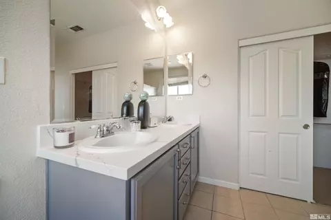 Bath - 2590 Spring Flower Dr, Reno, NV 89521 photo 2 of 4