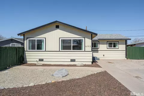 690 S Russell St, Fallon, NV 89406