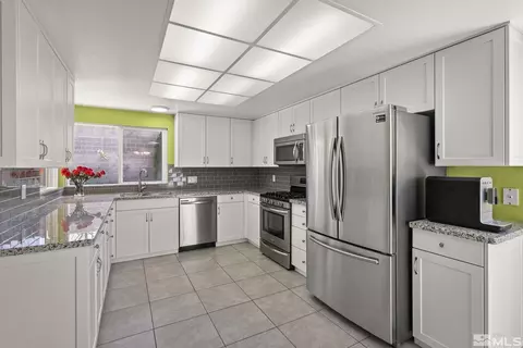 Kitchen - 920 Pinebrook Rd, Reno, NV 89509 photo 5 of 6