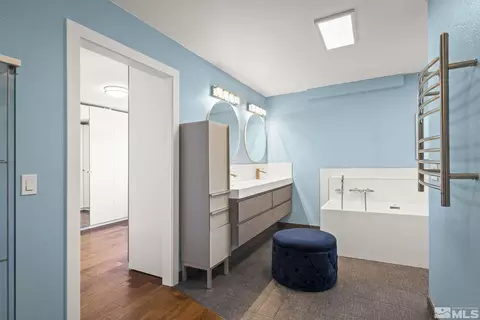 Bath - 920 Pinebrook Rd, Reno, NV 89509 photo 3 of 5