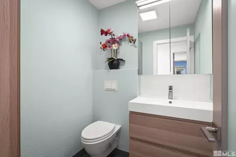 Bath - 920 Pinebrook Rd, Reno, NV 89509 photo 4 of 5