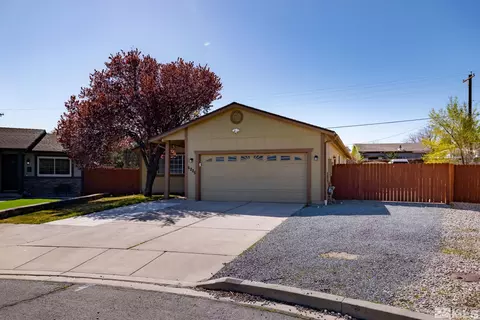 6225 W Choctaw Ct, Sun Valley, NV 89433