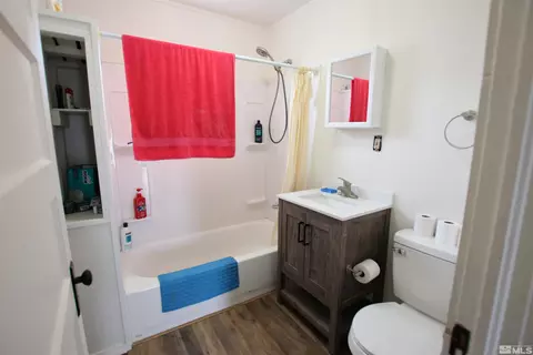 Bath - 665 C St, Hawthorne, NV 89415 photo 1 of 1