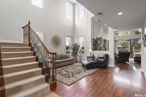 641 Aberdeen Ct, Reno, NV 89521 photo 2