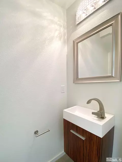 Bath - 541 Sinclair St, Reno, NV 89501 photo 2 of 3