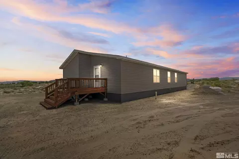 7635 Remington Rd, Silver Springs, NV 89429