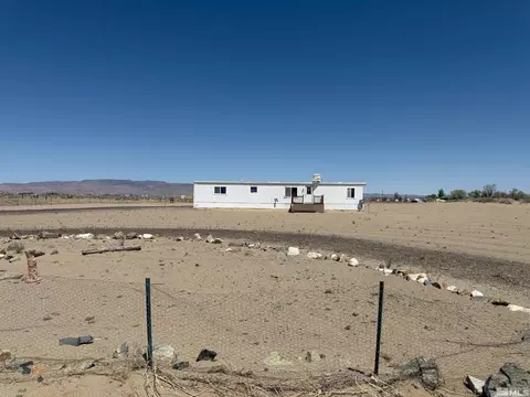 2660 E 10th St, Silver Springs, NV 89429