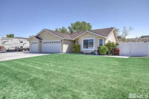 1365 White Bluffs Cir, Fernley, NV 89408