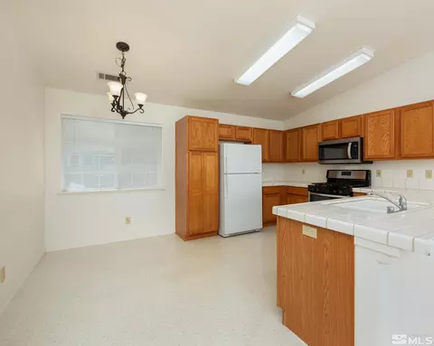 1175 White Oak Loop, Minden, NV 89423 photo 4