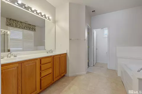 Bath - 10568 Iron Point Cir, Reno, NV 89521 photo 2 of 4