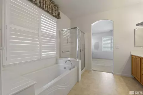 Bath - 10568 Iron Point Cir, Reno, NV 89521 photo 3 of 4