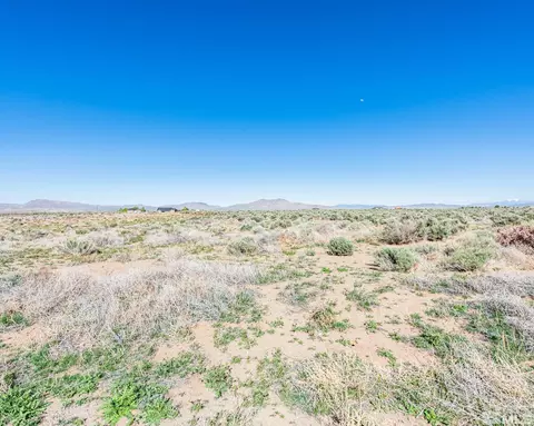16 Hawk View Dr, Wellington, NV 89444 photo 3