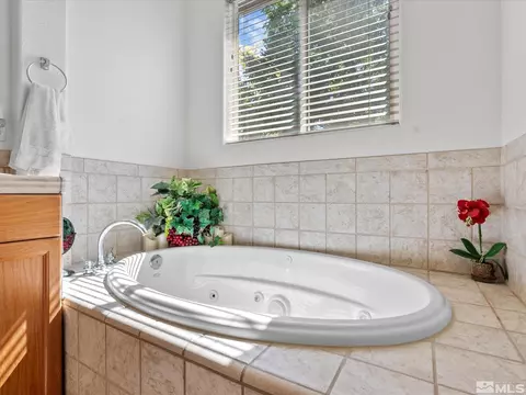 Bath - 9290 Jack Hammer Dr, Reno, NV 89521 photo 2 of 3