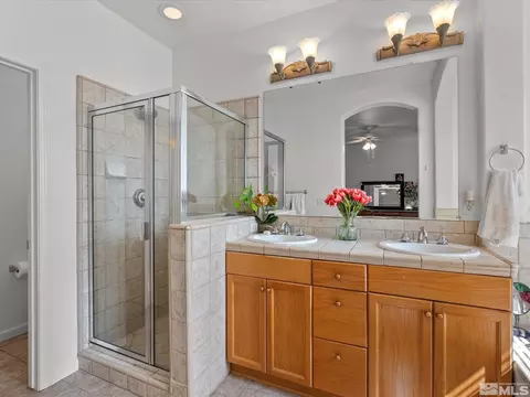 Bath - 9290 Jack Hammer Dr, Reno, NV 89521 photo 3 of 3