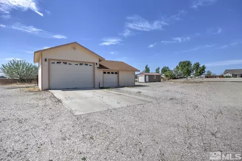 2621 Harvey Dr, Fallon, NV 89406