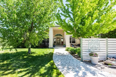 1082 Log Cabin Rd, Gardnerville, NV 89410