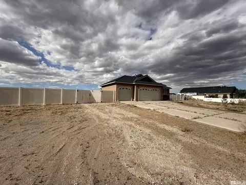 Exterior - 5740 Sarah Rd, Fallon, NV 89406 photo 5 of 8