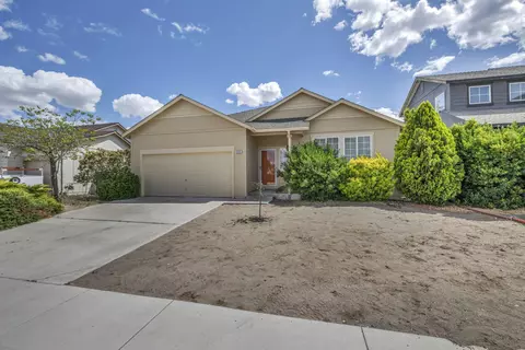 1221 Shadow Ln, Fernley, NV 89408