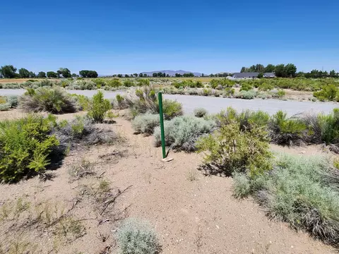 23 Calico Hills Dr, Yerington, NV 89447